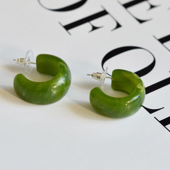 5/$35 🌙 Minimalist Jade Amethyst Citrine Tone Acrylic Huggie Hoop Earrings |NWT - Picture 11 of 17